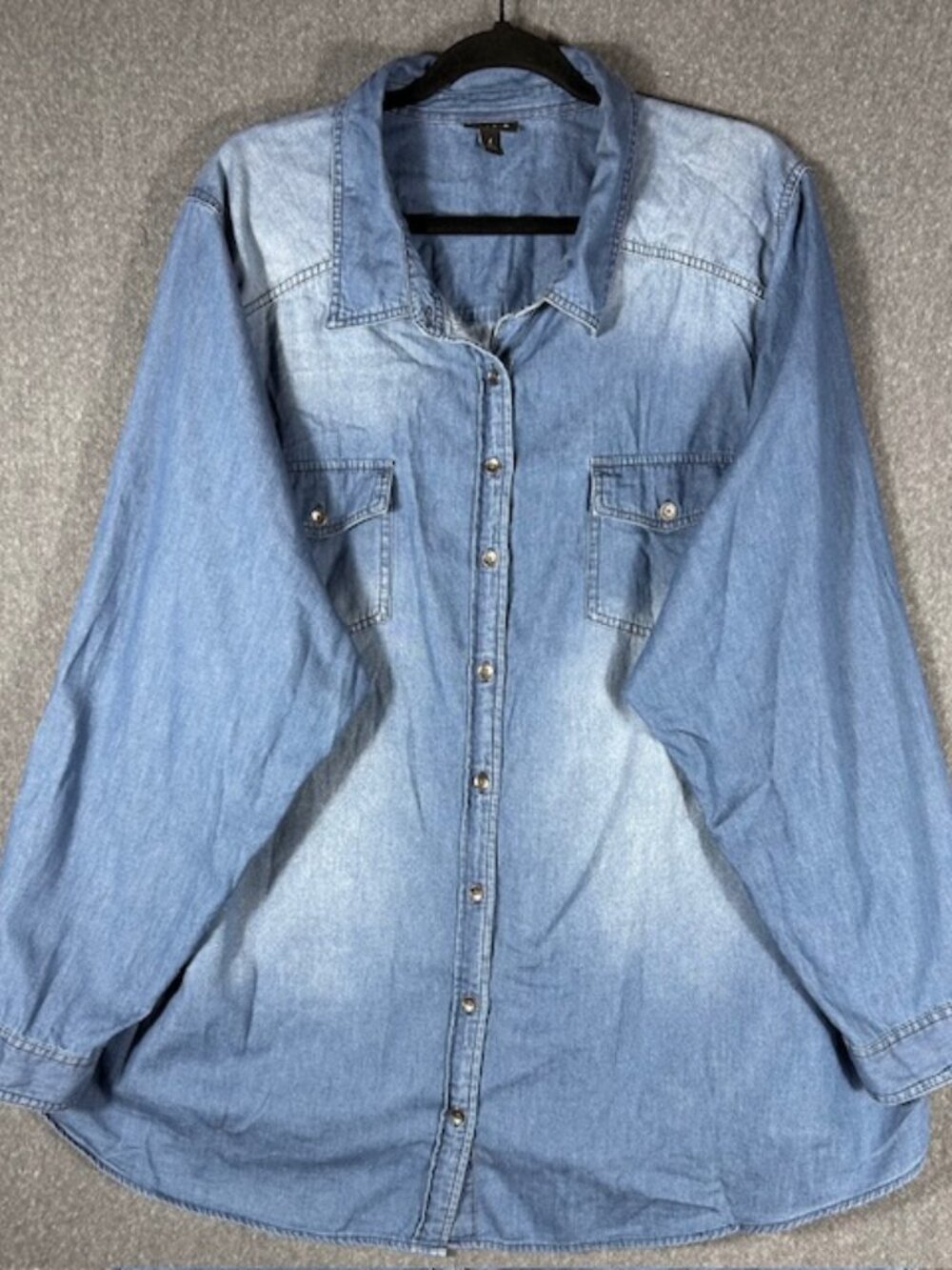 Torrid Taylor Chambray Button Down Shirt Womens Sz 4X Blue Medium Wash L/S